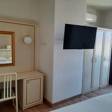 Hotel Schiller Cervia Kültér fotó