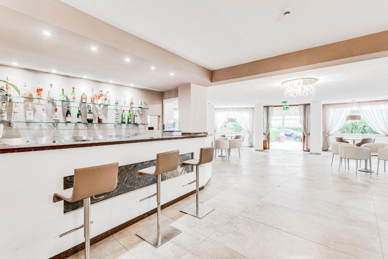 Hotel Schiller Cervia Kültér fotó