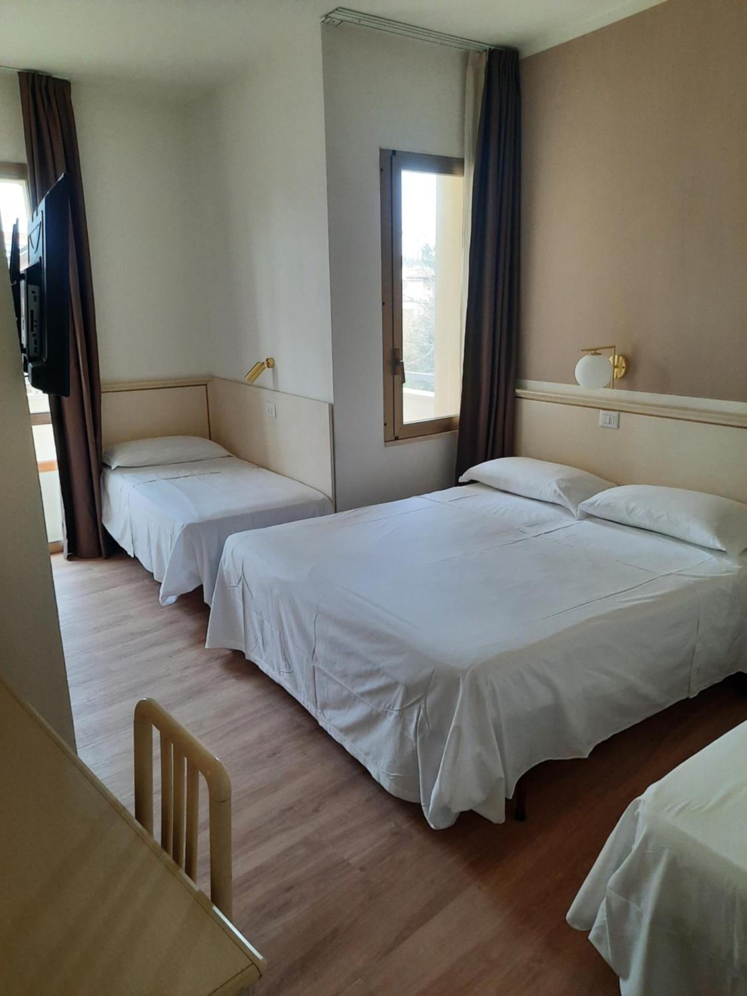 Hotel Schiller Cervia Kültér fotó