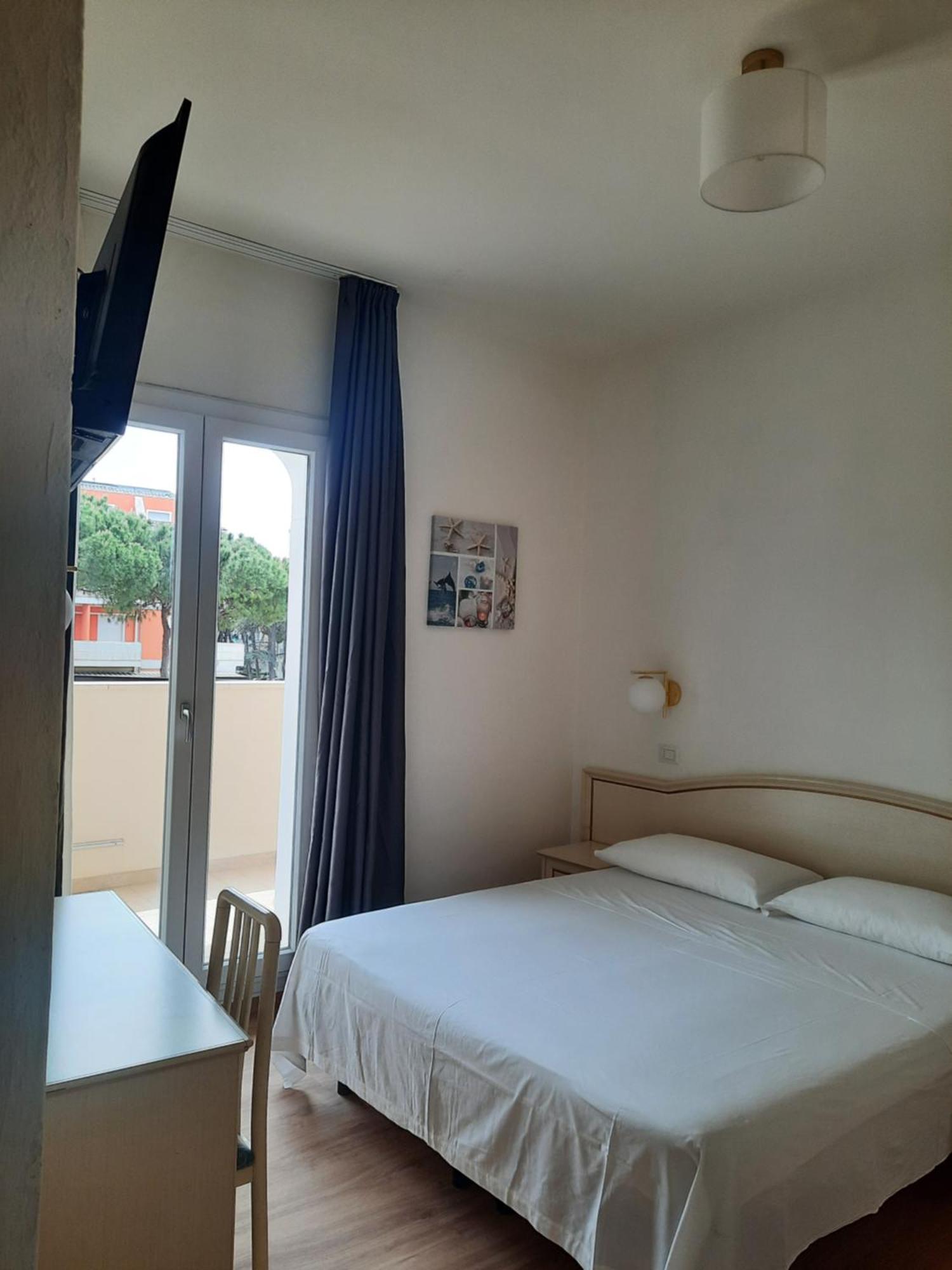 Hotel Schiller Cervia Kültér fotó