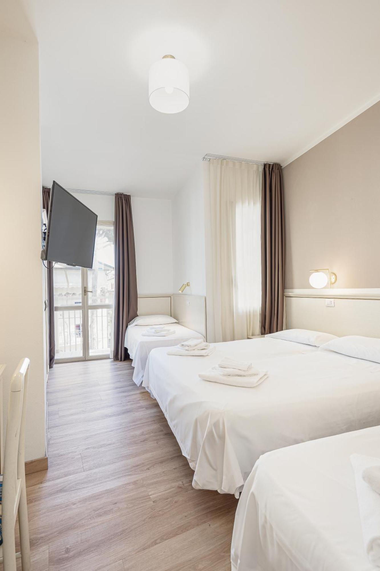 Hotel Schiller Cervia Kültér fotó