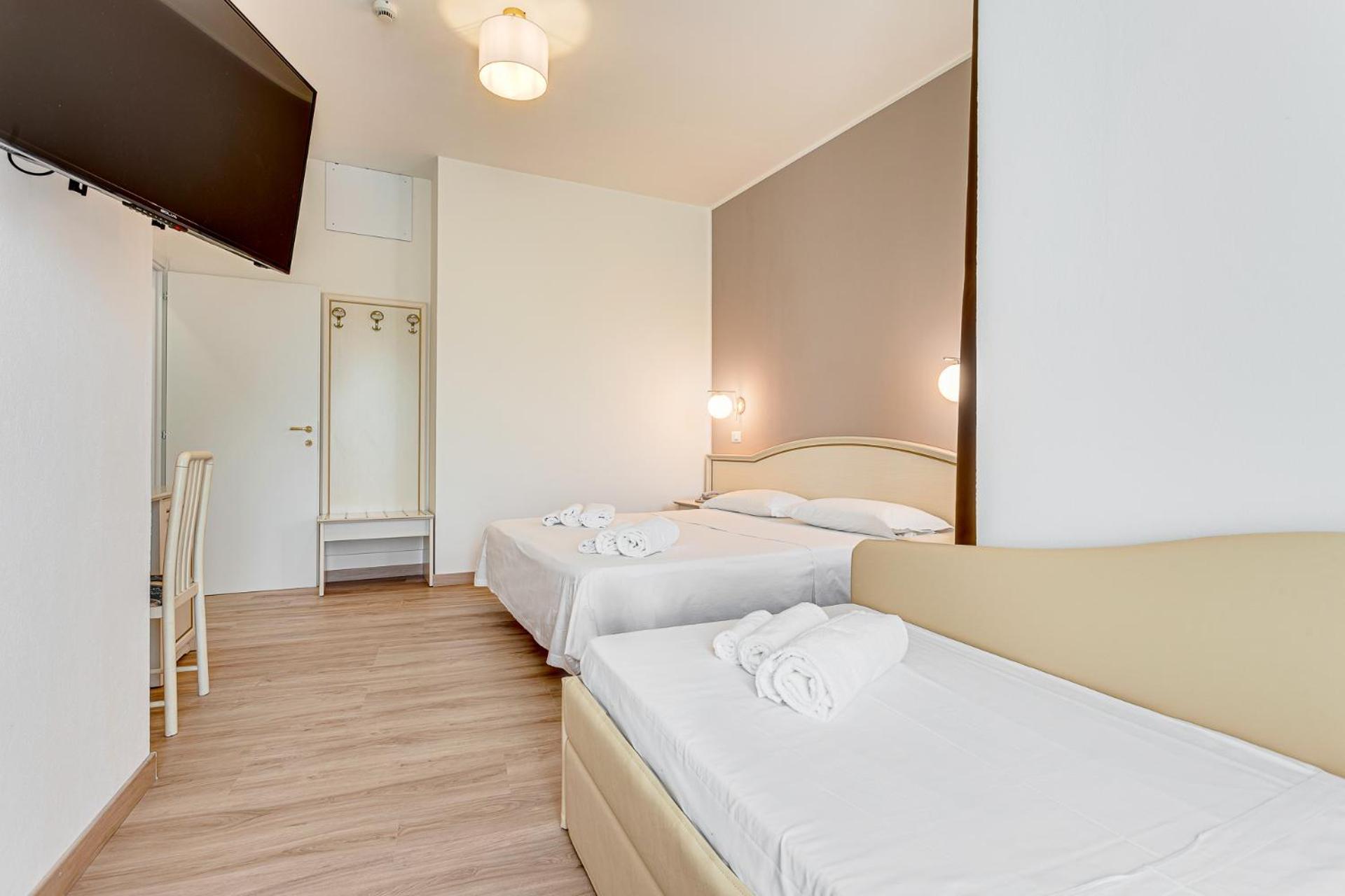 Hotel Schiller Cervia Kültér fotó