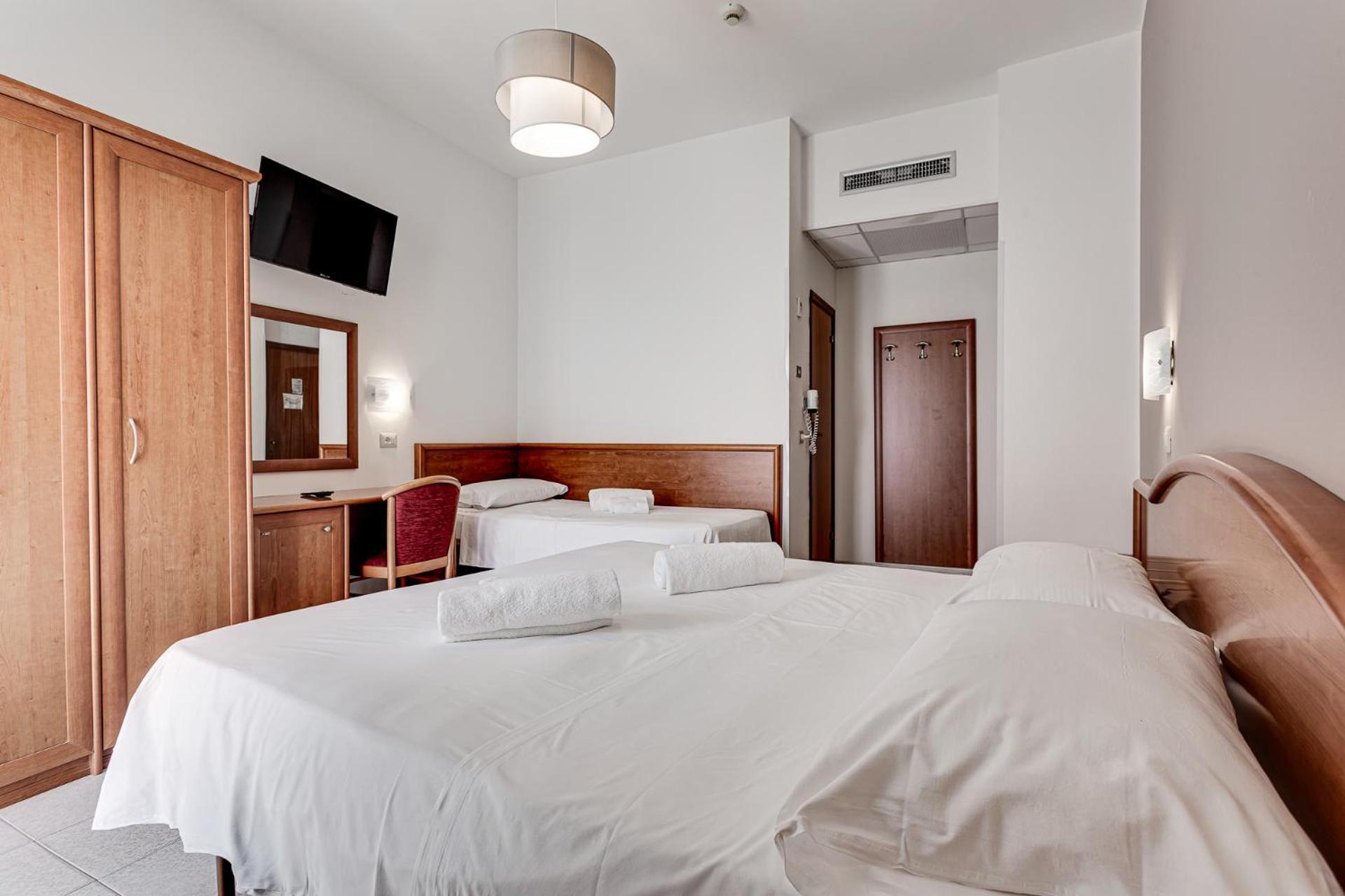 Hotel Schiller Cervia Kültér fotó